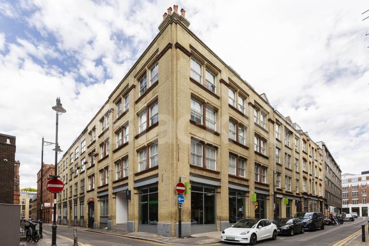 3 bed 2 bath within a warehouse conversion with private south facing terrace Berry Street, Clerkenwell